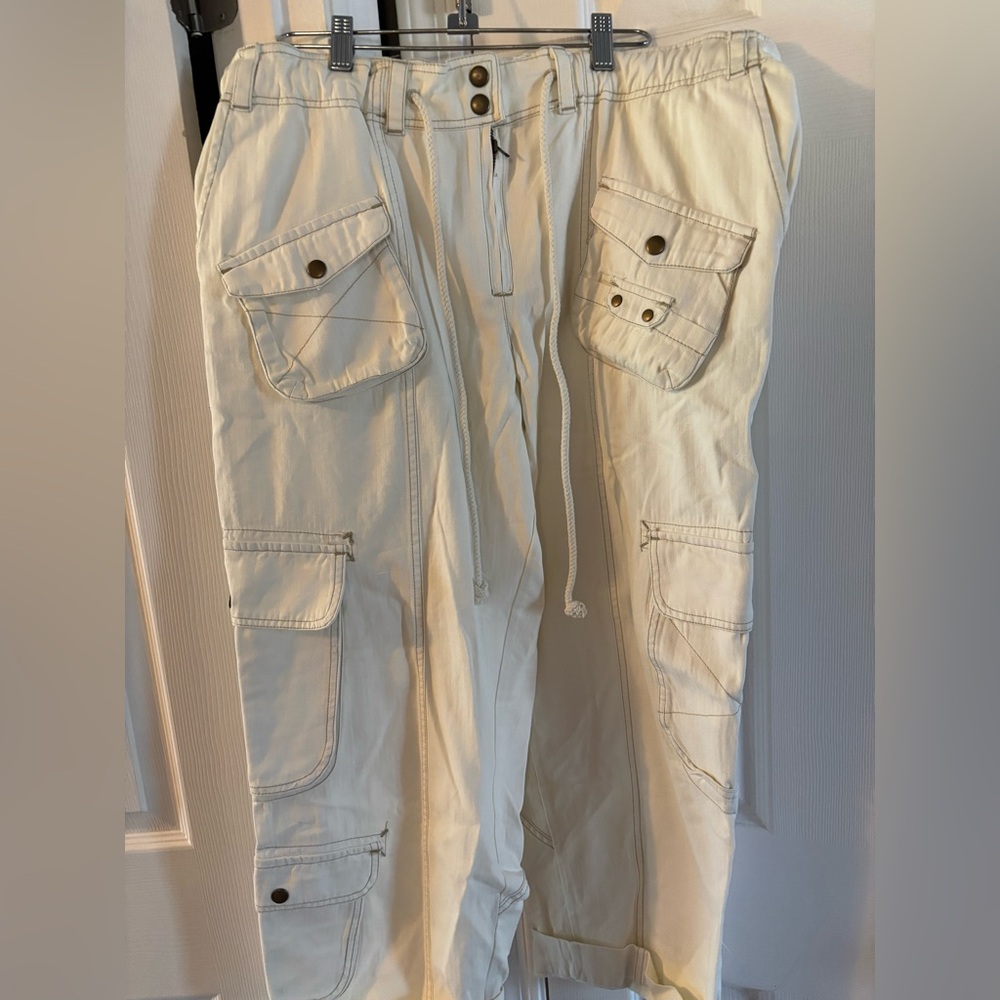 Women’s Cream cropped Cargo Pants